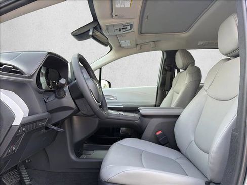Certified 2026 Toyota Sienna XLE image 11