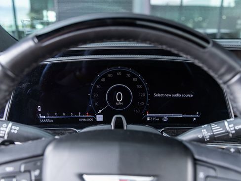 Used 2023 Cadillac Escalade Premium Luxury image 25