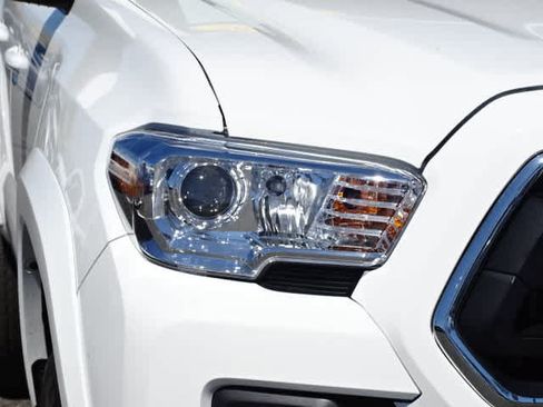 Used 2023 Toyota Tacoma SR5 AWD/4WD image 5