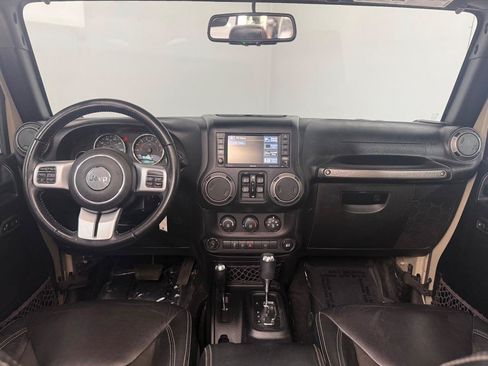 Used 2017 Jeep Wrangler Unlimited Sport AWD/4WD image 12