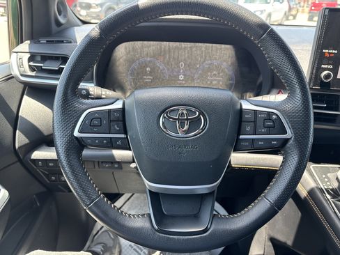 Used 2025 Toyota Sienna XLE Woodland Edition AWD/4WD image 26