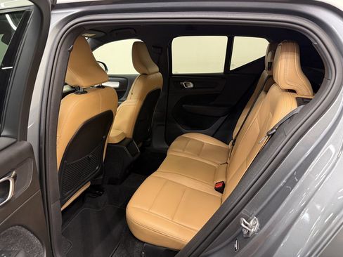 Used 2019 Volvo XC40 T5 Momentum AWD/4WD image 7