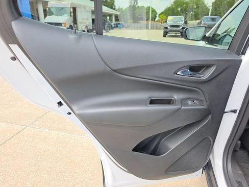 Used 2022 Chevrolet Equinox LT FWD image 14