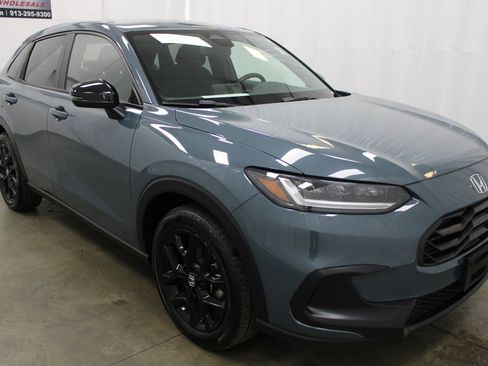 Used 2024 Honda HR-V Sport image 3