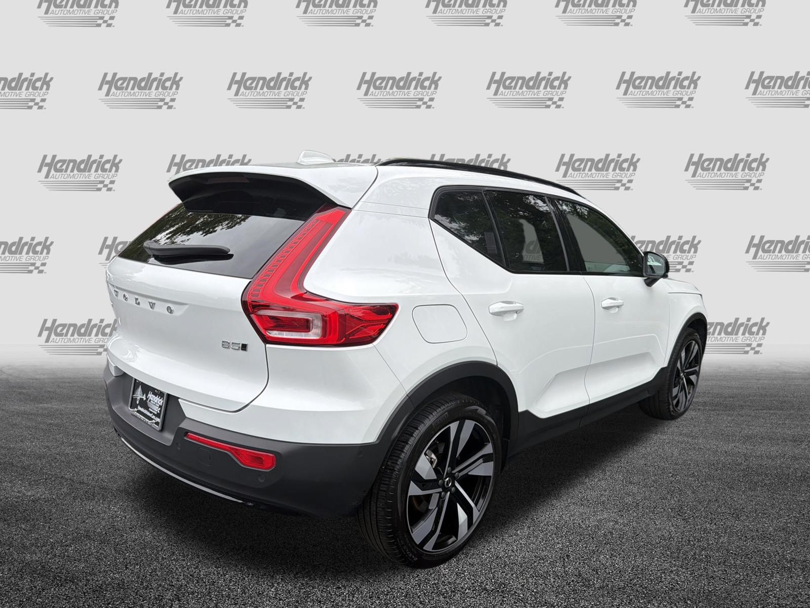 Certified 2024 Volvo XC40 B5 Plus AWD/4WD image 10