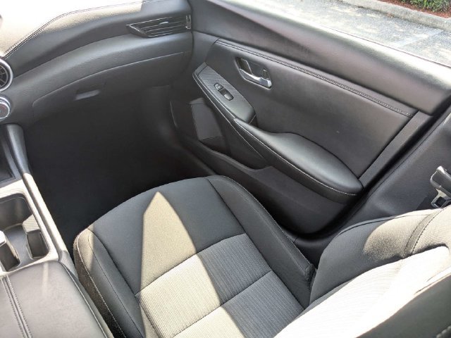 Used 2025 Nissan Sentra SV FWD image 16