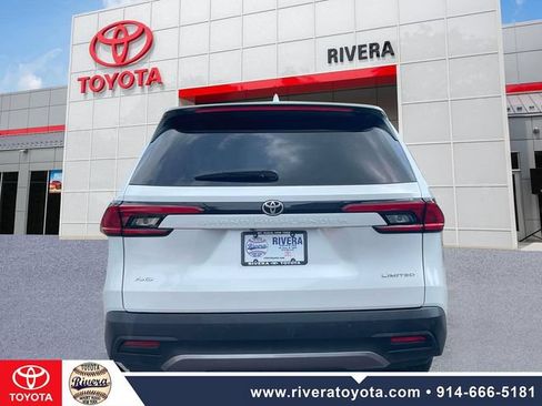 Certified 2024 Toyota Grand Highlander AWD image 8