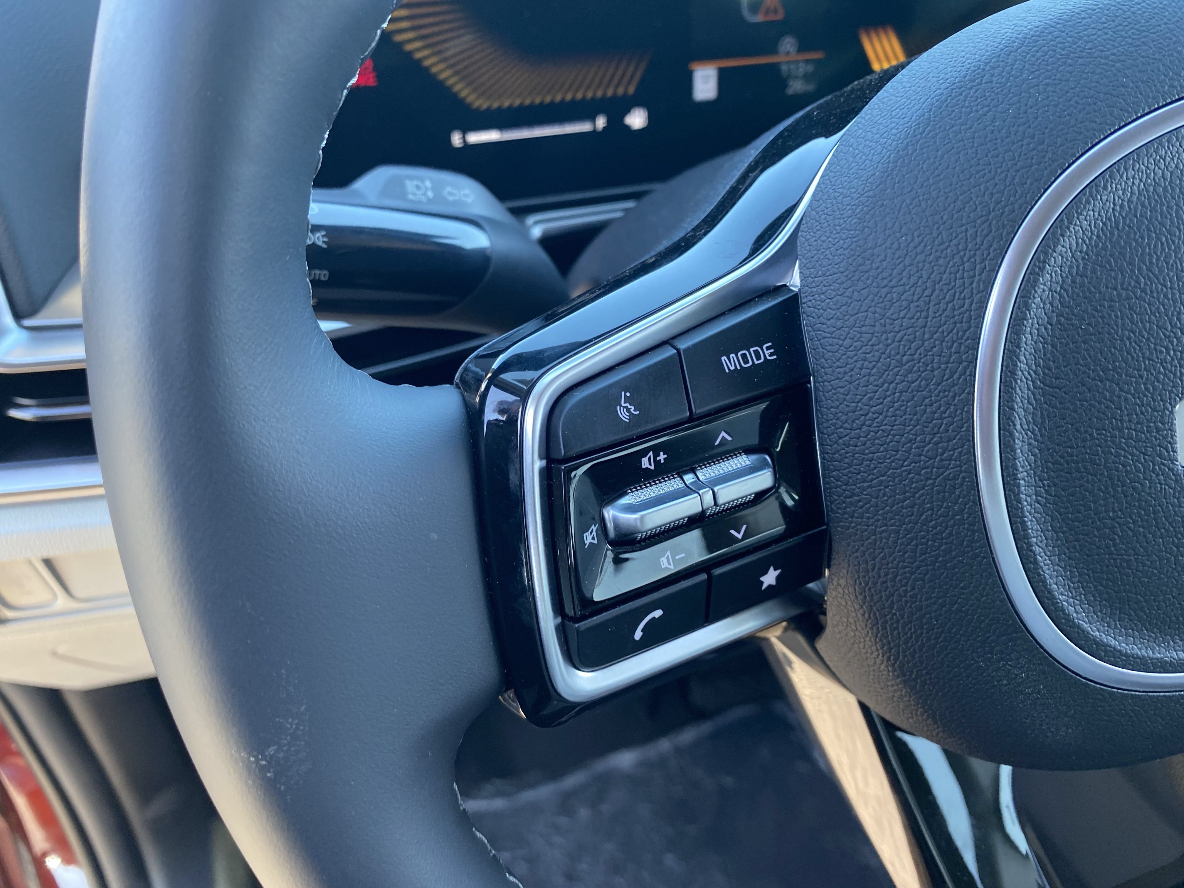 Certified 2025 Kia Sorento S FWD image 22