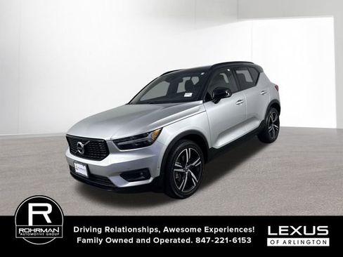 Used 2019 Volvo XC40 T5 R-Design image 2