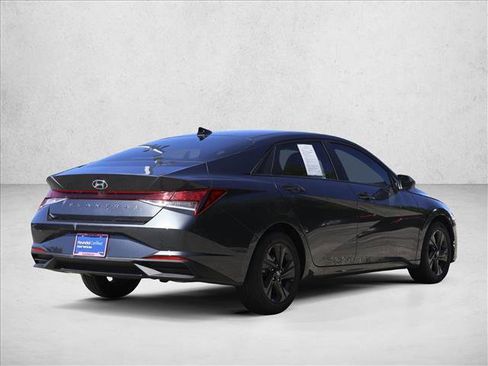 Used 2021 Hyundai Elantra SEL FWD image 5