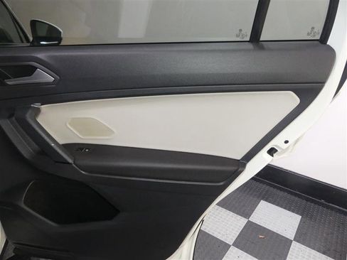 Used 2019 Volkswagen Tiguan SE w/ Panoramic Sunroof Package image 26