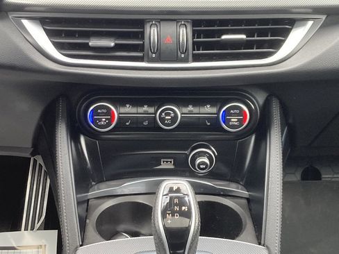 Used 2022 Alfa Romeo Stelvio Veloce image 18