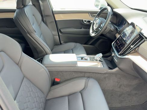 Certified 2025 Volvo XC90 B6 Plus image 24