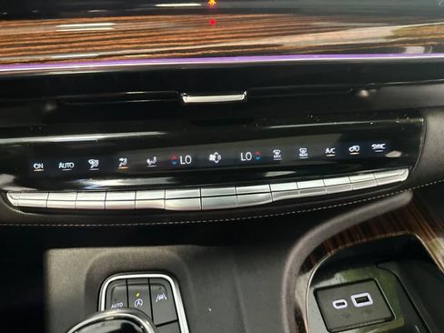 Certified 2022 Cadillac Escalade Premium Luxury w/ Performance Package AWD/4WD image 11