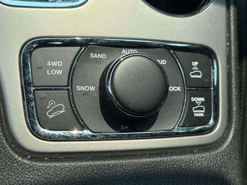 Used 2019 Jeep Grand Cherokee Overland AWD/4WD image 27