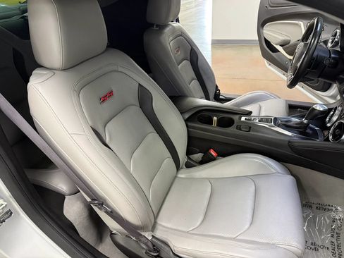 Used 2016 Chevrolet Camaro SS RWD image 13