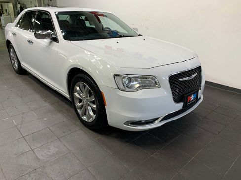 Used 2019 Chrysler 300 Limited image 3