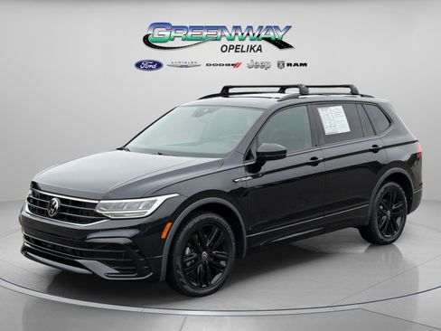 Used 2022 Volkswagen Tiguan SE R-Line image 11