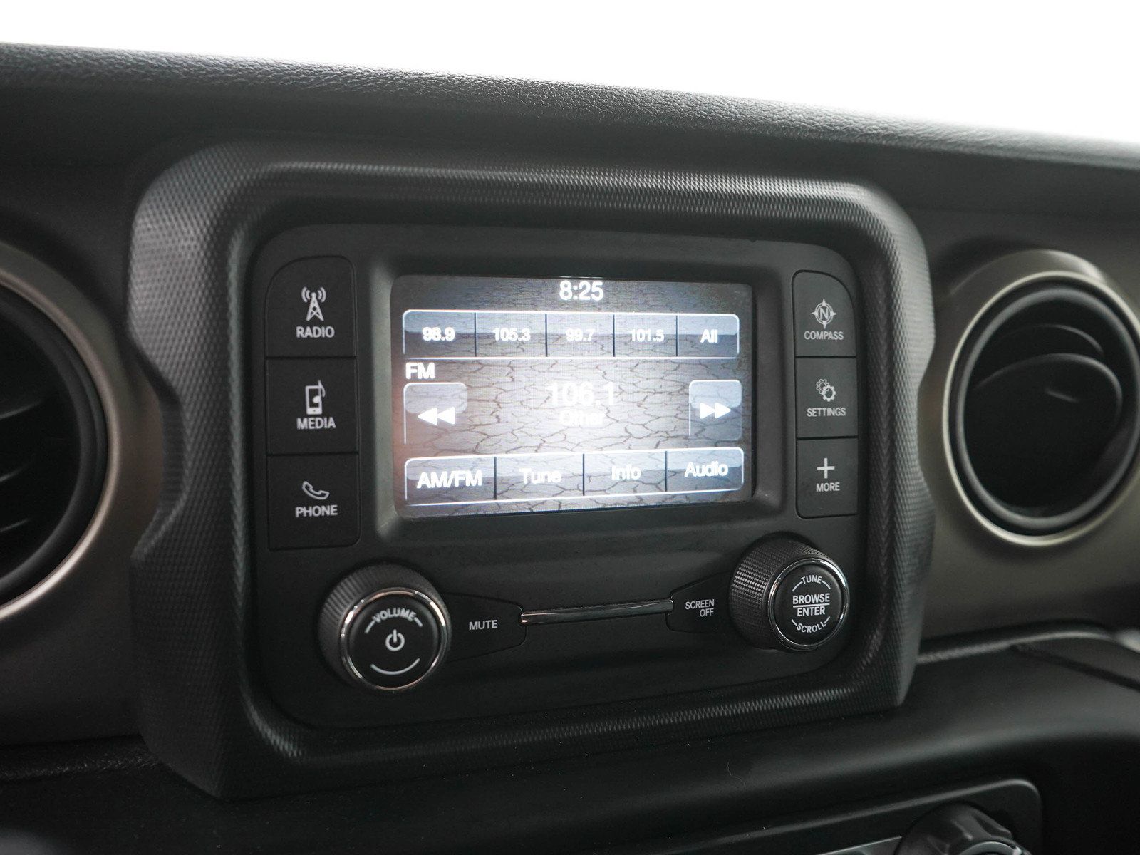 Used 2018 Jeep Wrangler Sport AWD/4WD image 18