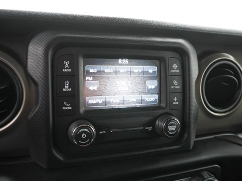 Used 2018 Jeep Wrangler Sport AWD/4WD image 18