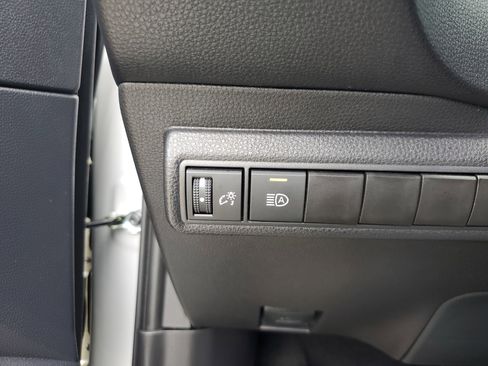 Used 2025 Toyota Corolla LE FWD image 28