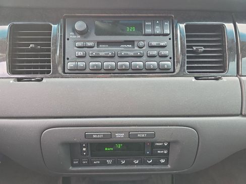 Used 1999 Lincoln Town Car Signature image 8