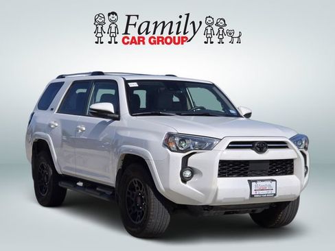 Used 2023 Toyota 4Runner SR5 Premium w/ Moonroof Package RWD image 2