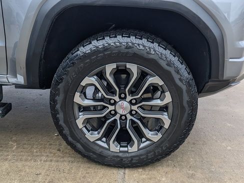 Used 2023 GMC Canyon Denali image 17