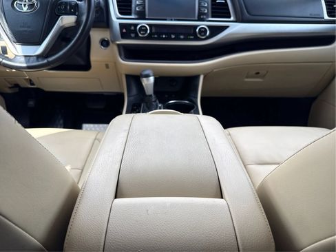 Used 2015 Toyota Highlander XLE AWD/4WD image 15
