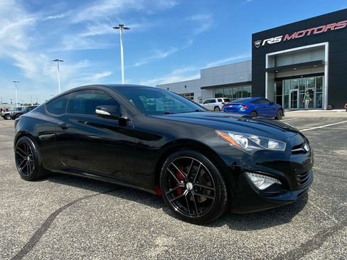Used 2015 Hyundai Genesis 3.8 RWD image 2