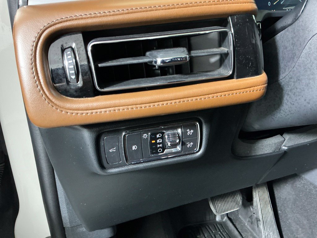 Used 2020 Lincoln Aviator Reserve w/ Equipment Group 201A RWD image 21