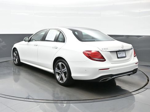 Used 2019 Mercedes-Benz E 300 4MATIC image 4