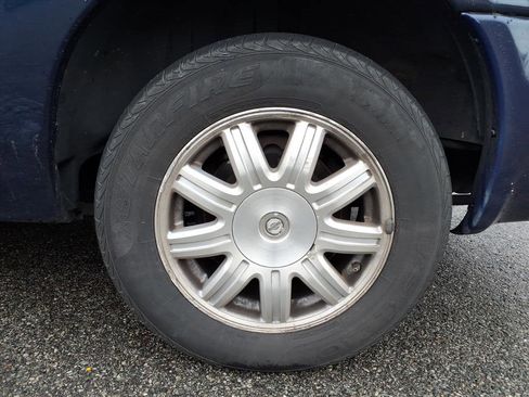 Used 2005 Chrysler Town & Country Touring w/ Leather Interior Group image 7