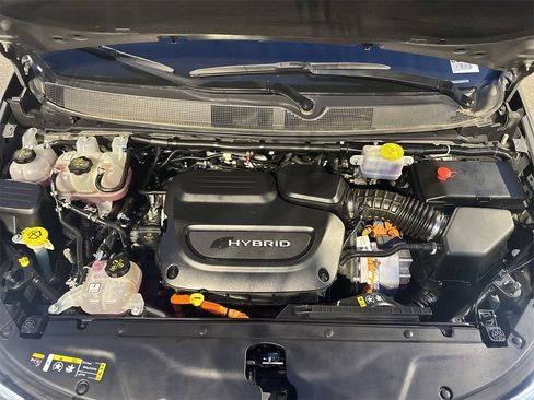 Used 2022 Chrysler Pacifica Touring-L w/ S Appearance Package image 17