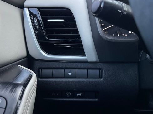 Used 2023 Nissan Rogue SL w/ SL Premium Package image 14