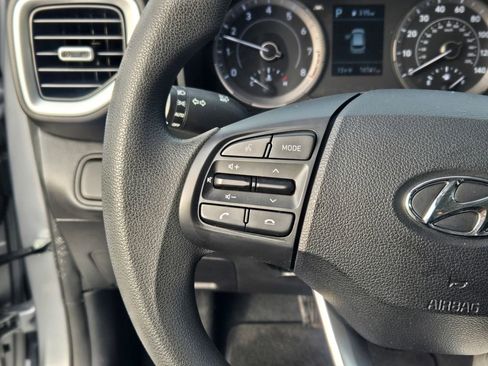 Certified 2022 Hyundai Venue SE image 29