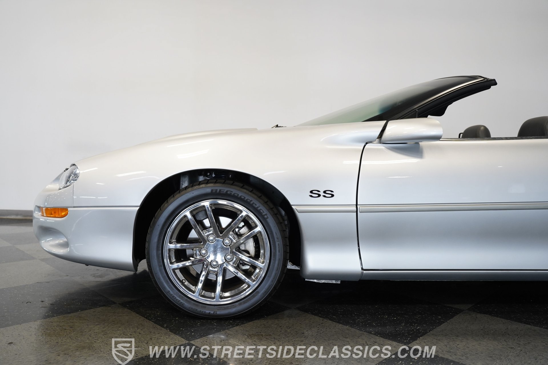 Used 2002 Chevrolet Camaro Z28 w/ SS Performance/Appearance Pkg RWD image 28