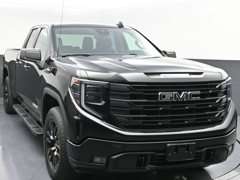 Used 2023 GMC Sierra 1500 Elevation w/ LPO, Elevation Black Package image 2