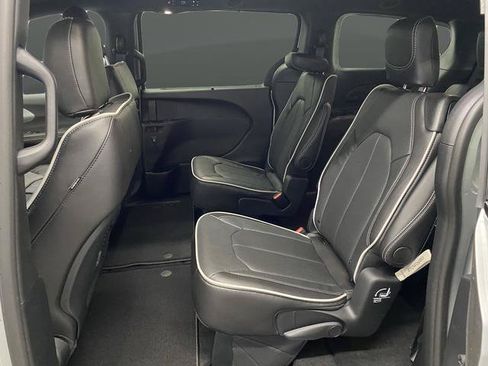 New 2026 Chrysler Pacifica Limited w/ S Appearance Package AWD/4WD image 32