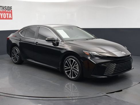 Used 2026 Toyota Camry XLE FWD image 6