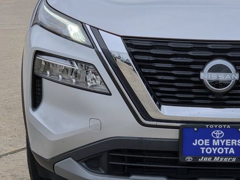 Used 2023 Nissan Rogue SV FWD image 5