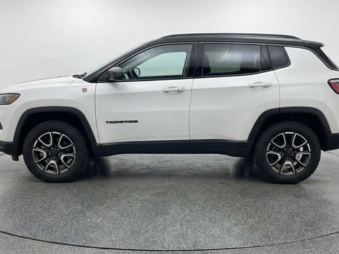 Used 2025 Jeep Compass Trailhawk AWD/4WD image 5