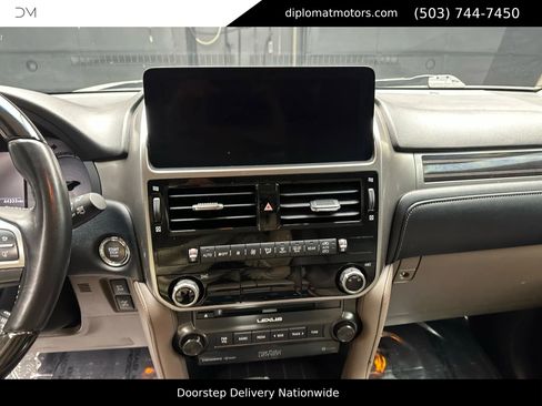 Used 2023 Lexus GX 460 Premium w/ Accessory Package image 29
