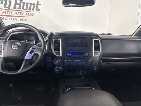 Used 2018 Nissan Titan SV w/ SV Convenience Package image 19