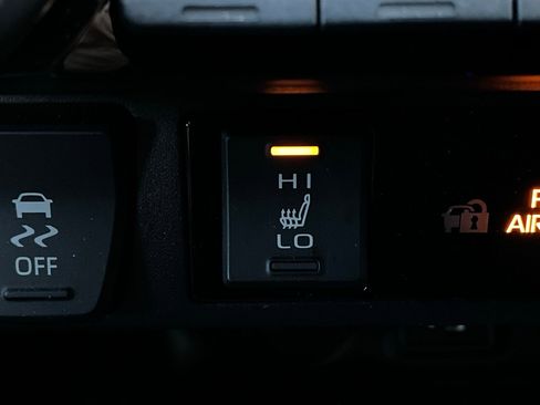 Used 2025 Toyota RAV4 XLE image 28