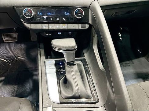 Used 2024 Hyundai Elantra SEL image 25