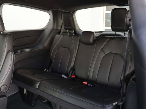 New 2026 Chrysler Pacifica Select FWD image 11