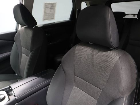 Certified 2025 Nissan Rogue SV image 25