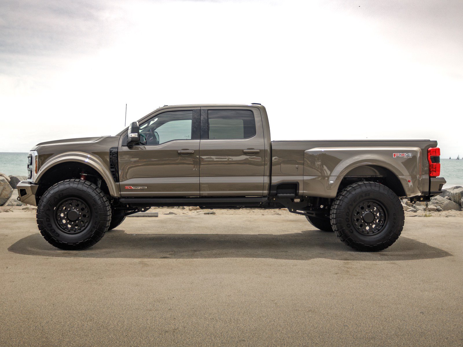 Used 2026 Ford F450 Platinum w/ Platinum Plus Package AWD/4WD image 8