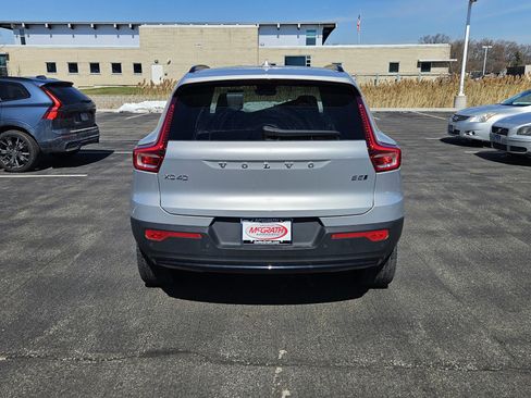 Used 2025 Volvo XC40 B5 Plus image 5